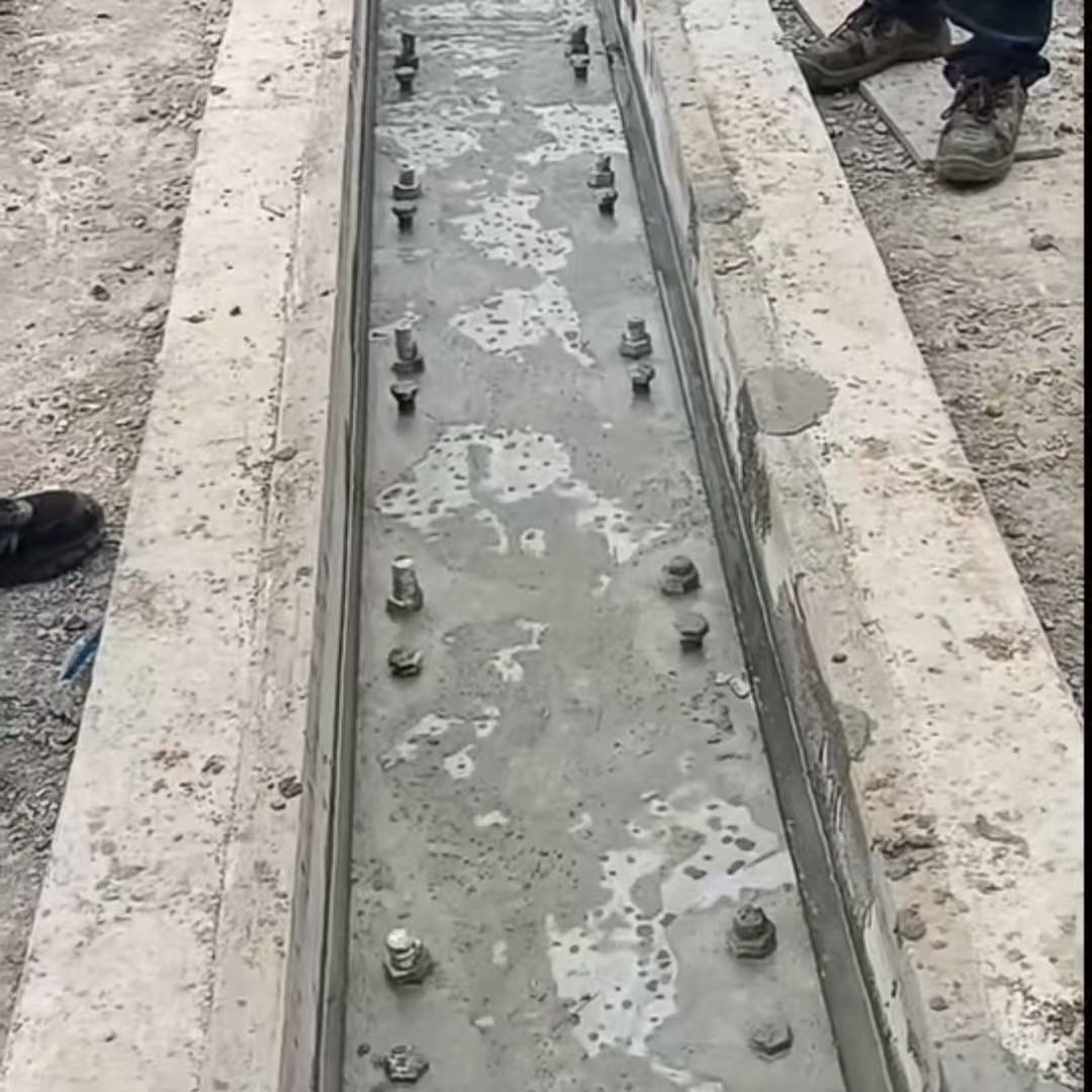 老河口港口码头起重机龙门吊重型机械设备稳固用早强快凝轨道胶泥